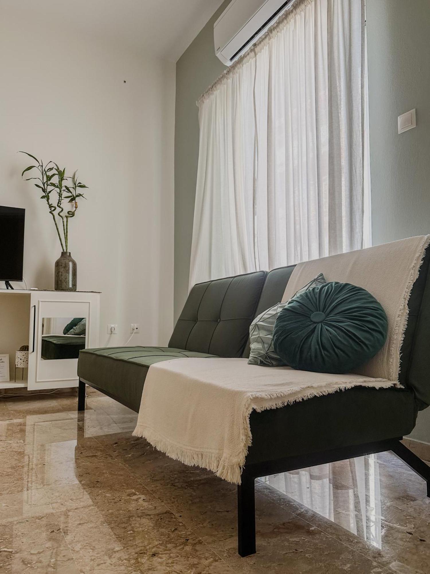 Anesis With A Yard Apartment กาลามาตา ภายนอก รูปภาพ